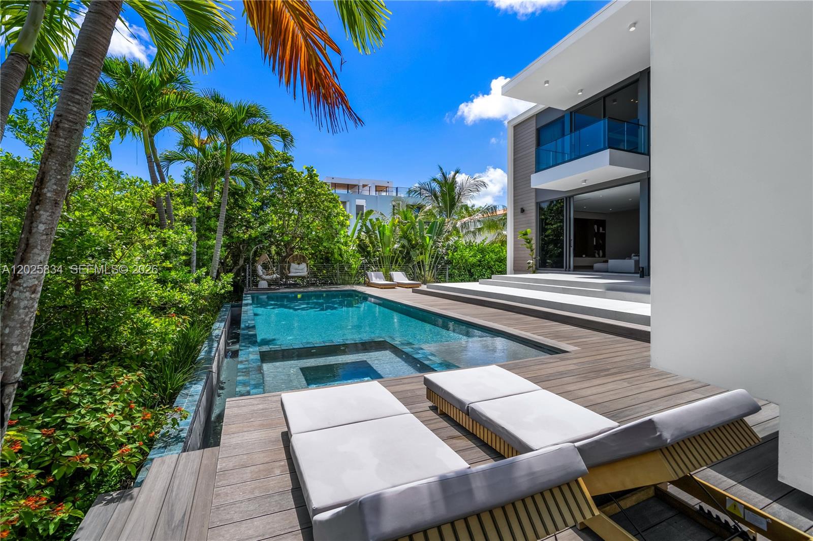 571 Glenridge Rd Key Biscayne, FL 33149