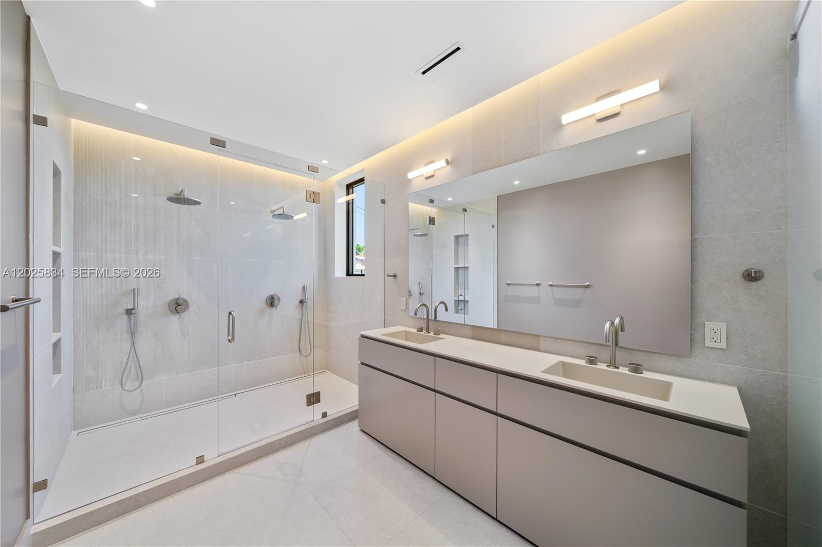 571 Glenridge Rd Key Biscayne, FL 33149