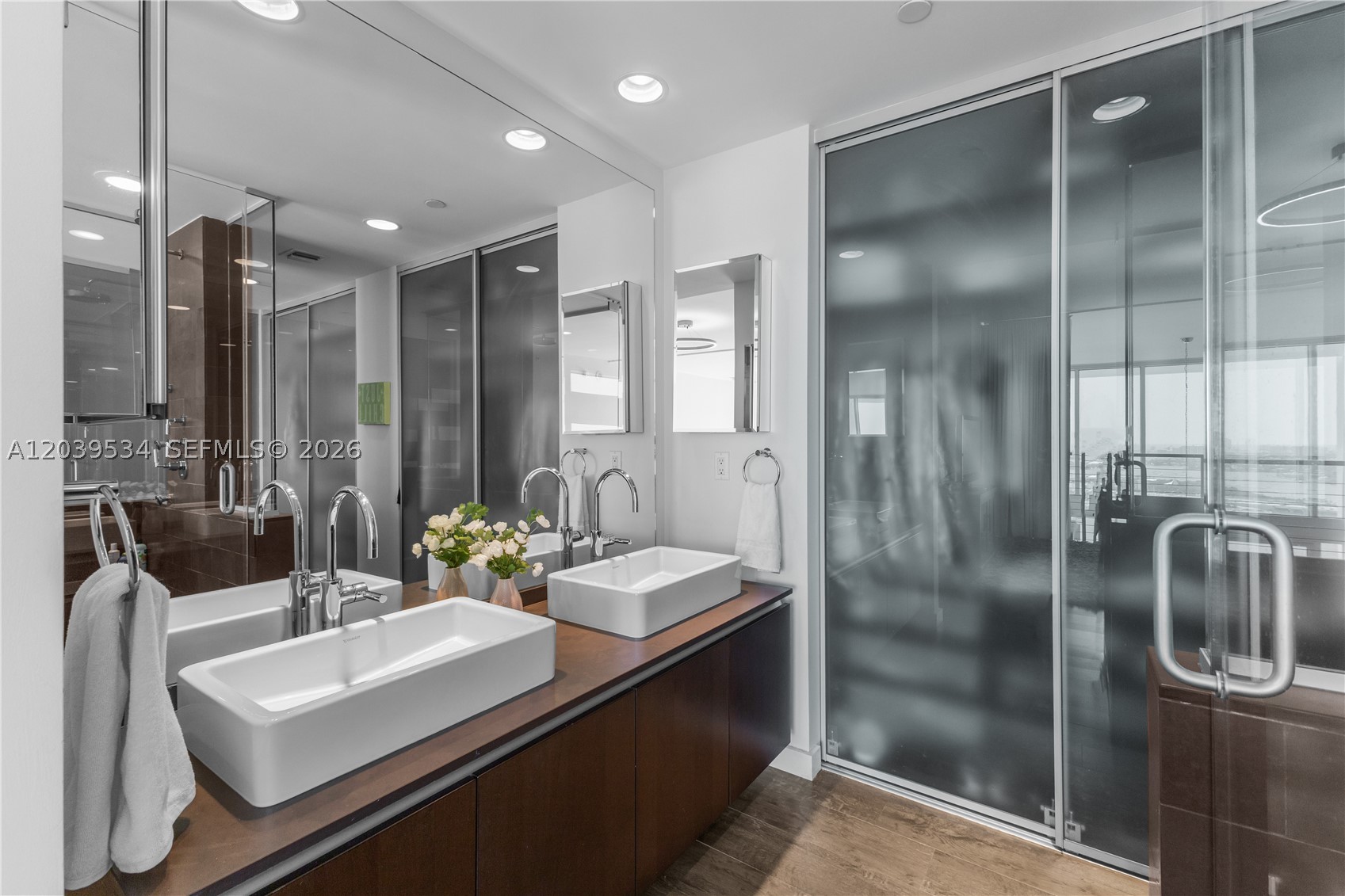 1040 Biscayne Blvd #3101 Miami, FL 33132