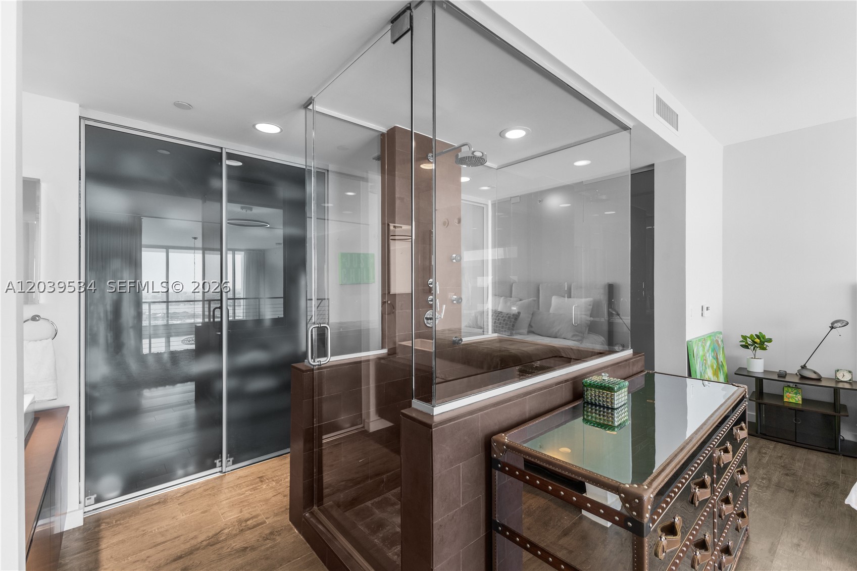 1040 Biscayne Blvd #3101 Miami, FL 33132