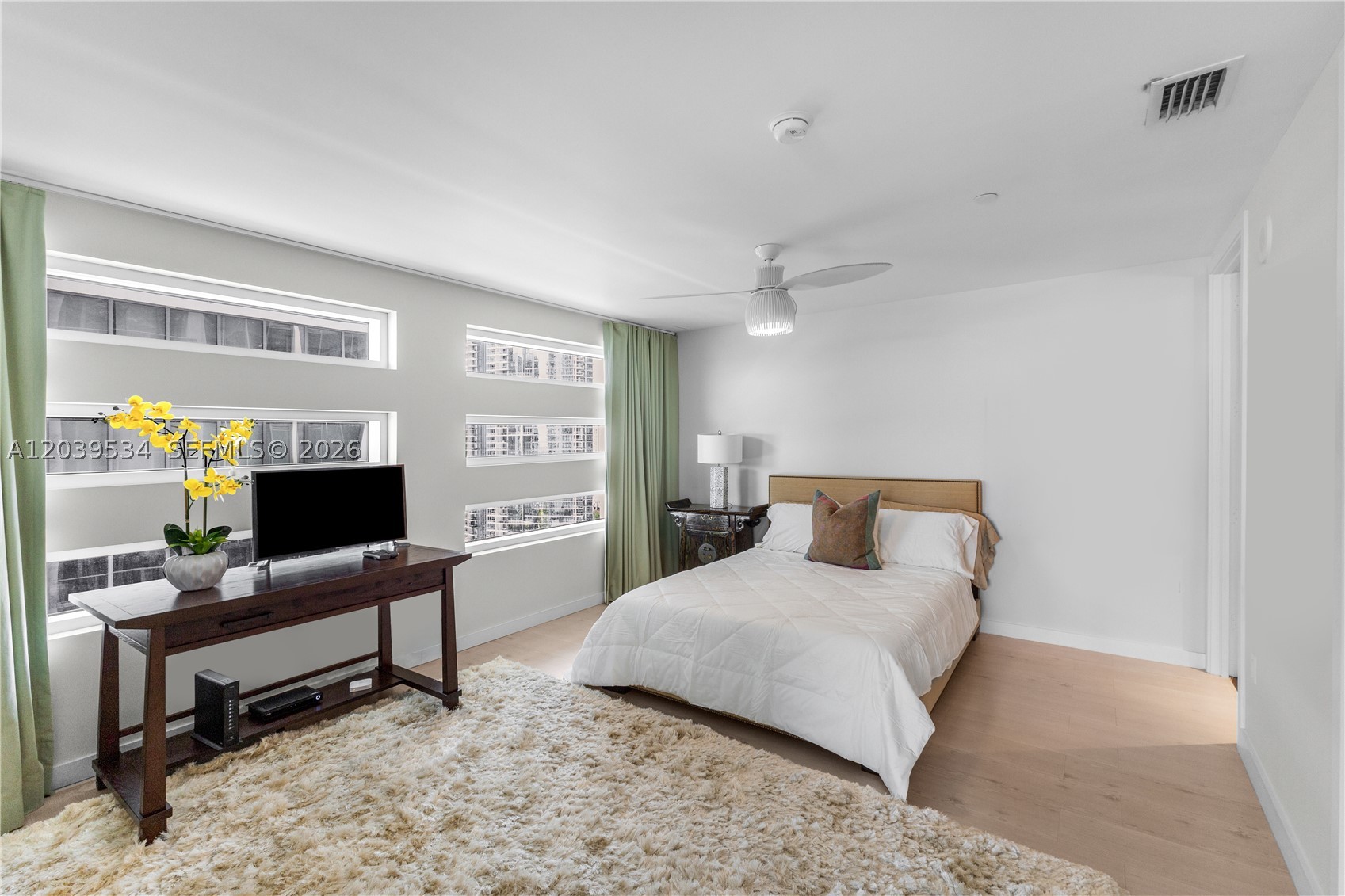 1040 Biscayne Blvd #3101 Miami, FL 33132