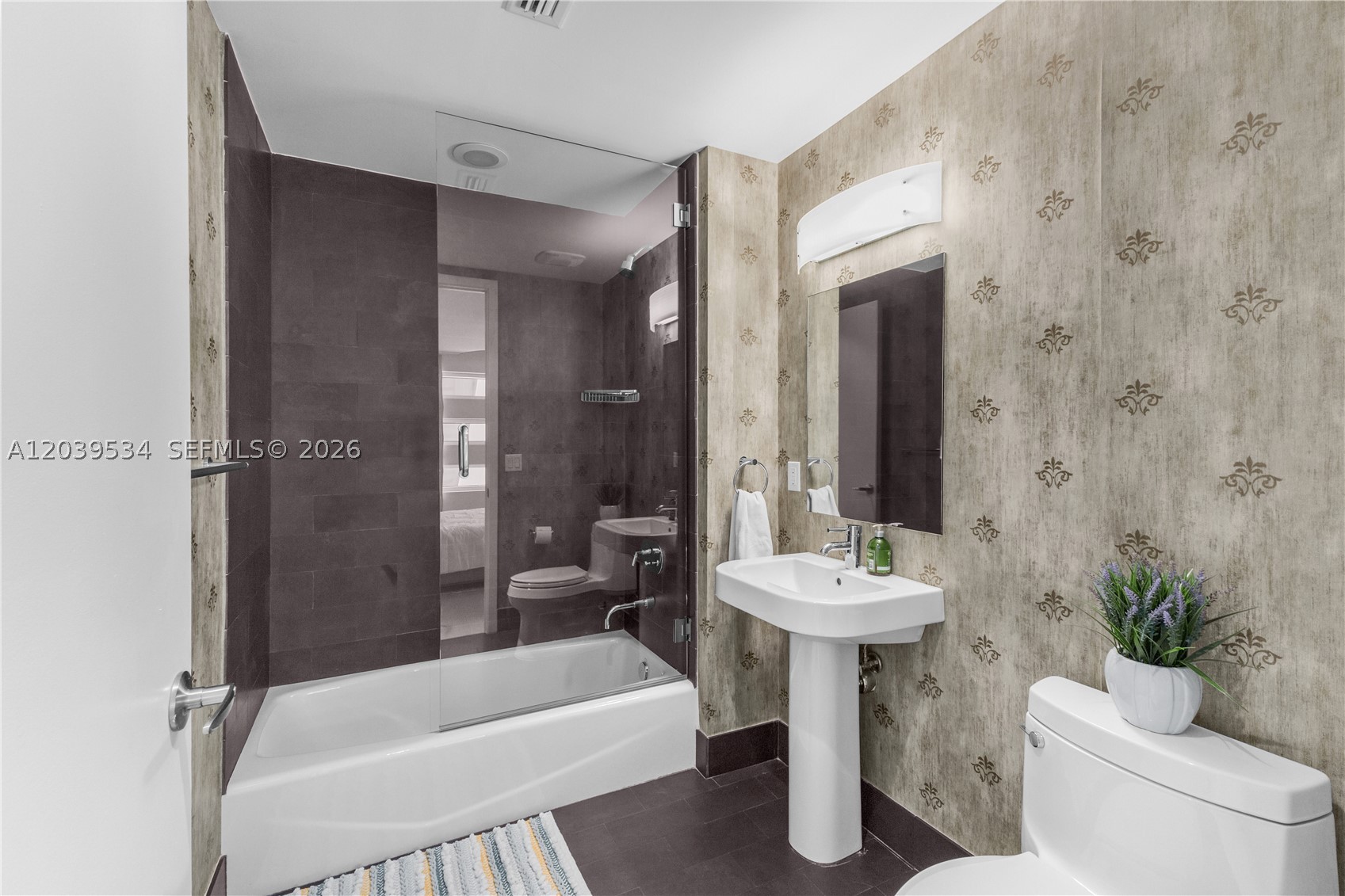 1040 Biscayne Blvd #3101 Miami, FL 33132