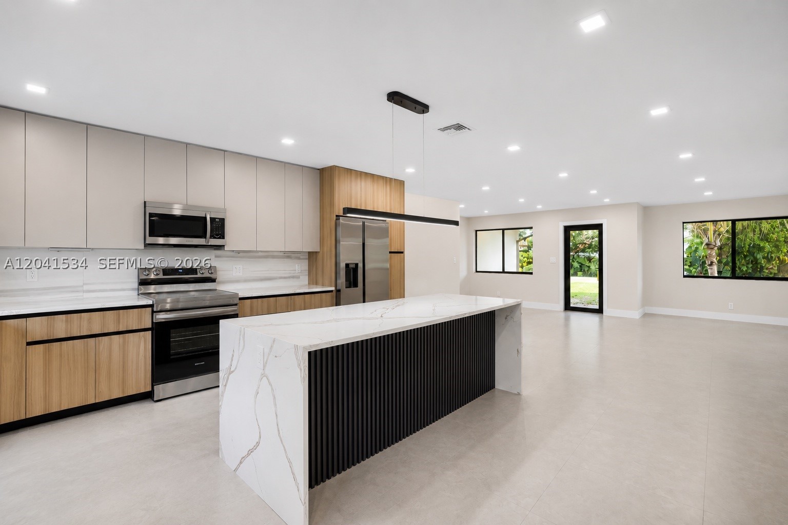 5718 NE 15th Ave Fort Lauderdale, FL 33334