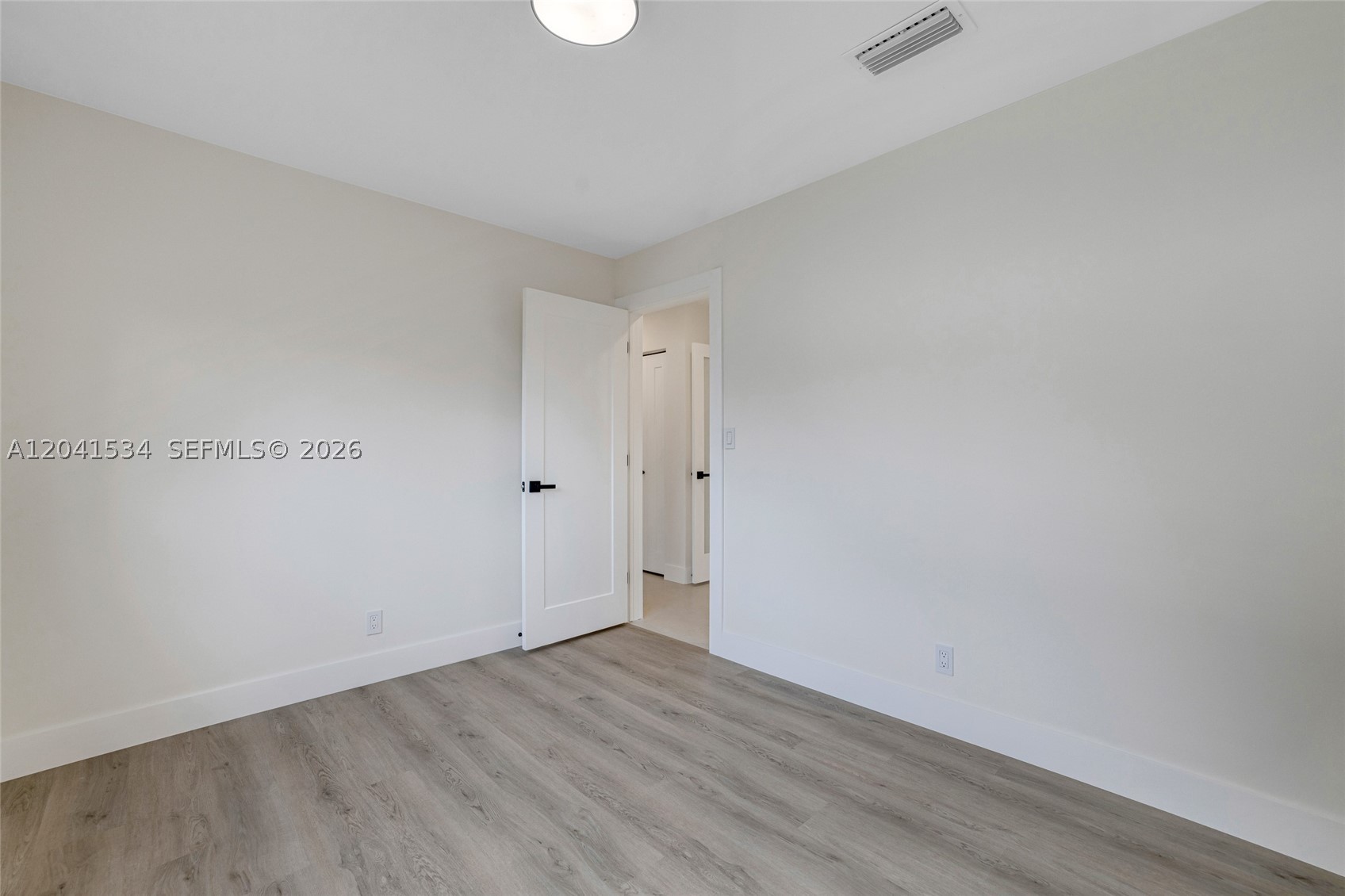 5718 NE 15th Ave Fort Lauderdale, FL 33334