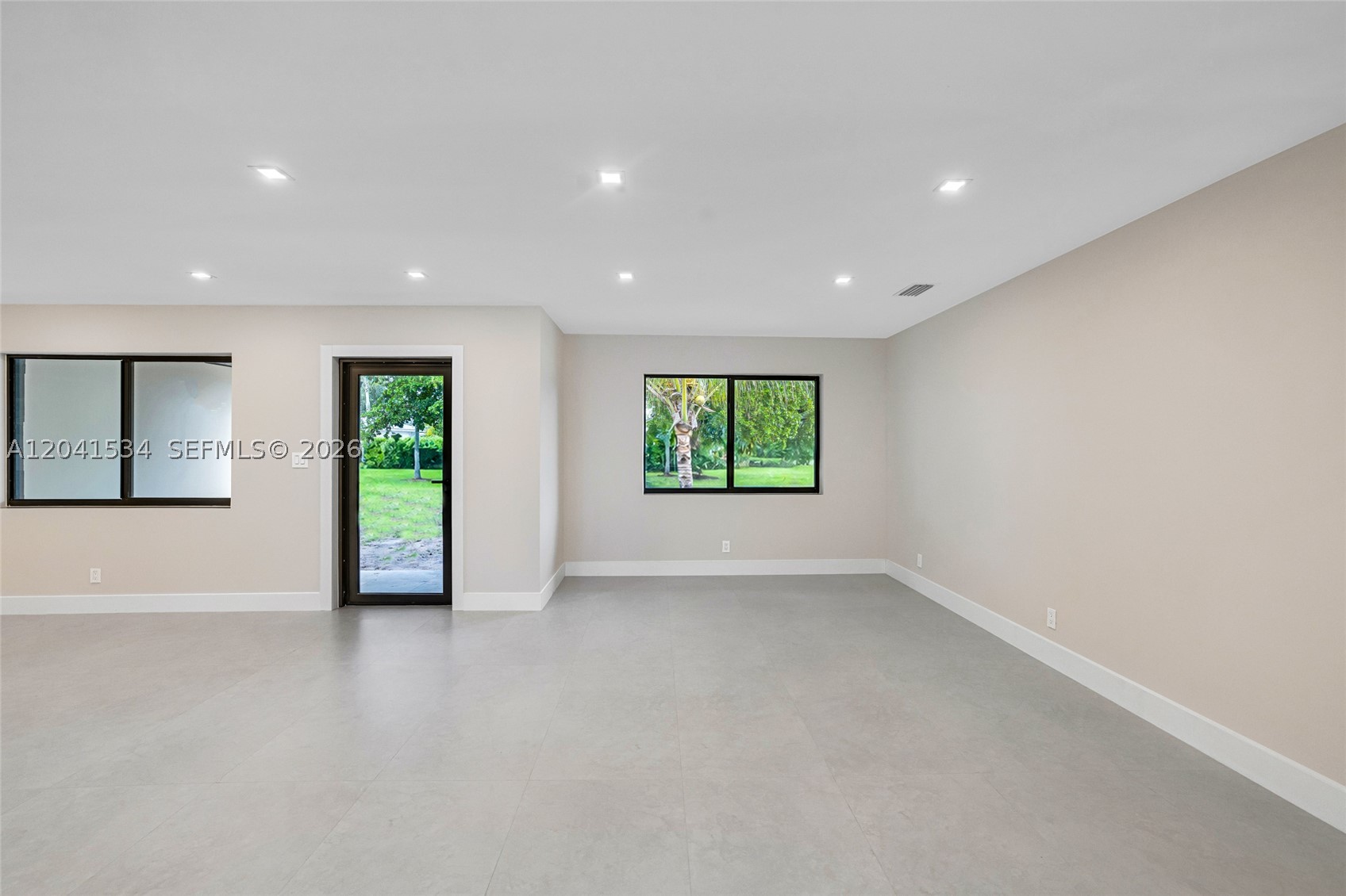 5718 NE 15th Ave Fort Lauderdale, FL 33334