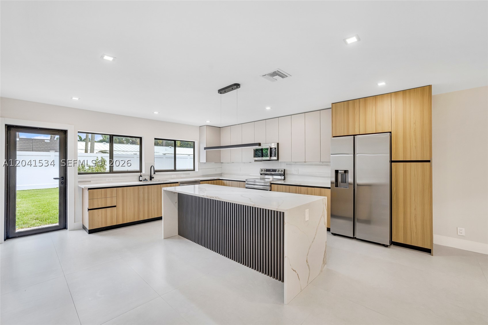 5718 NE 15th Ave Fort Lauderdale, FL 33334
