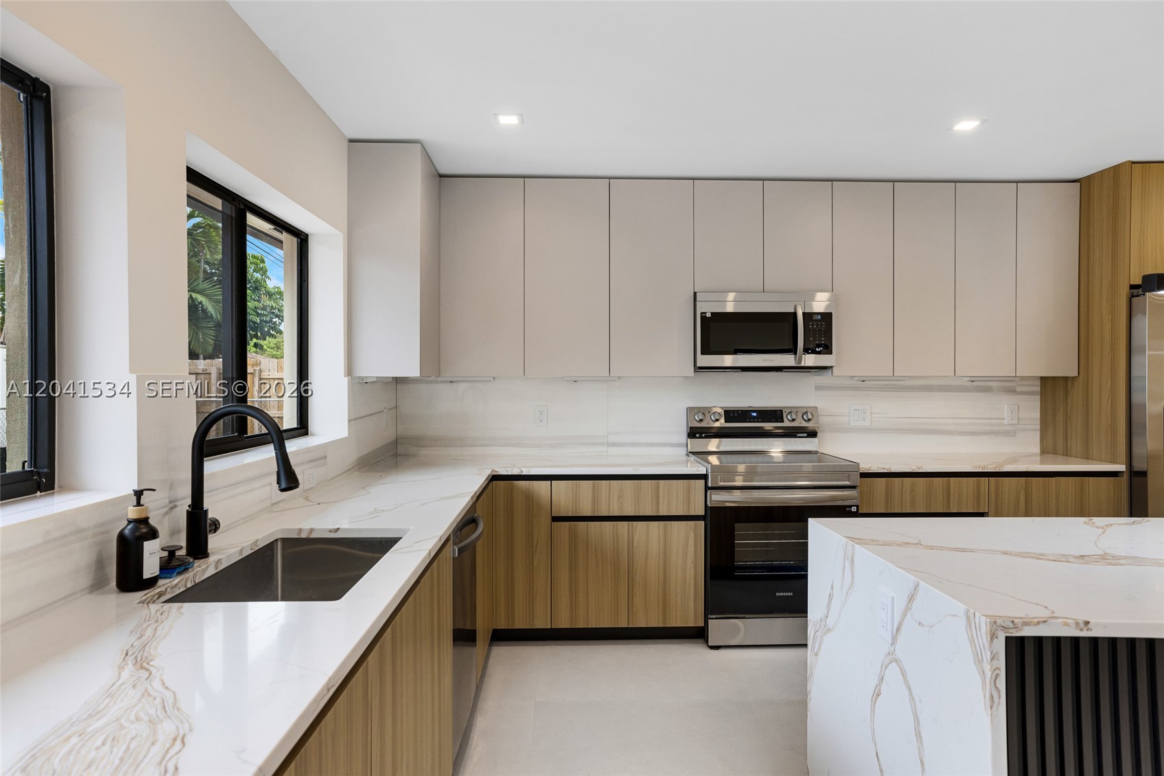 5718 NE 15th Ave Fort Lauderdale, FL 33334