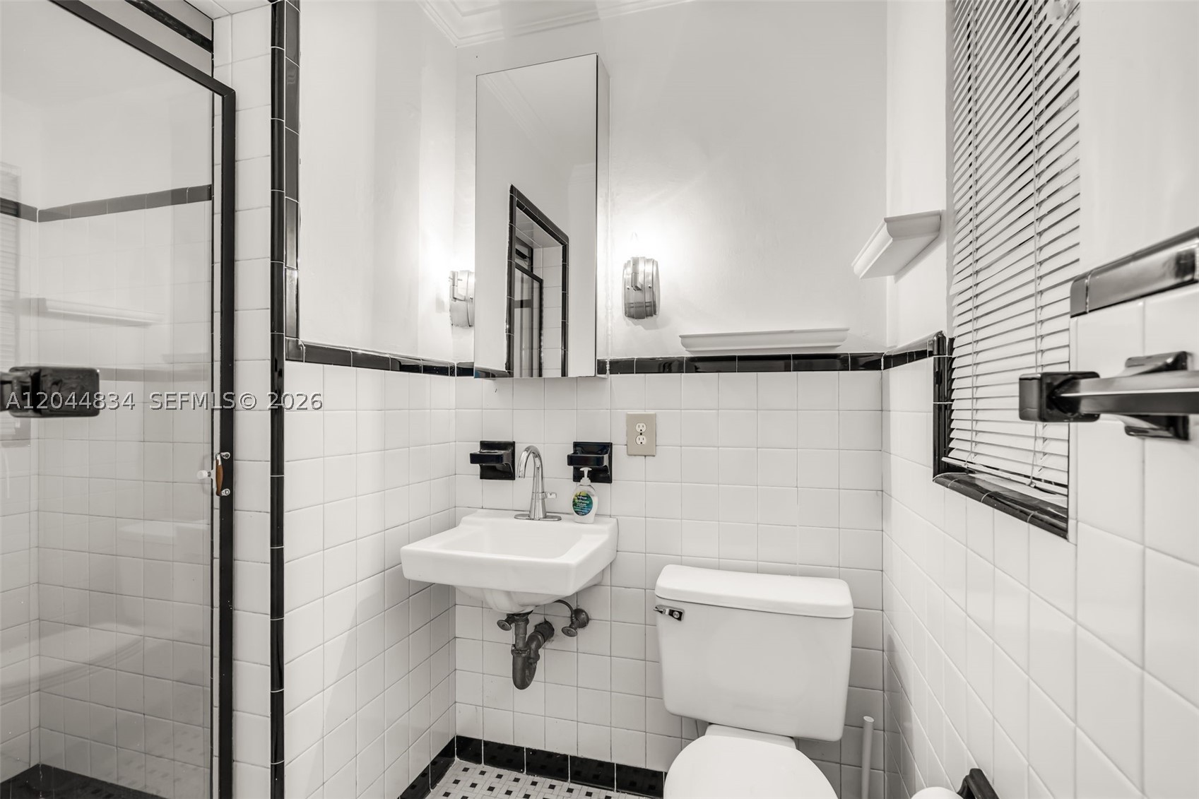 5390 Sunset Dr Miami, FL 33143