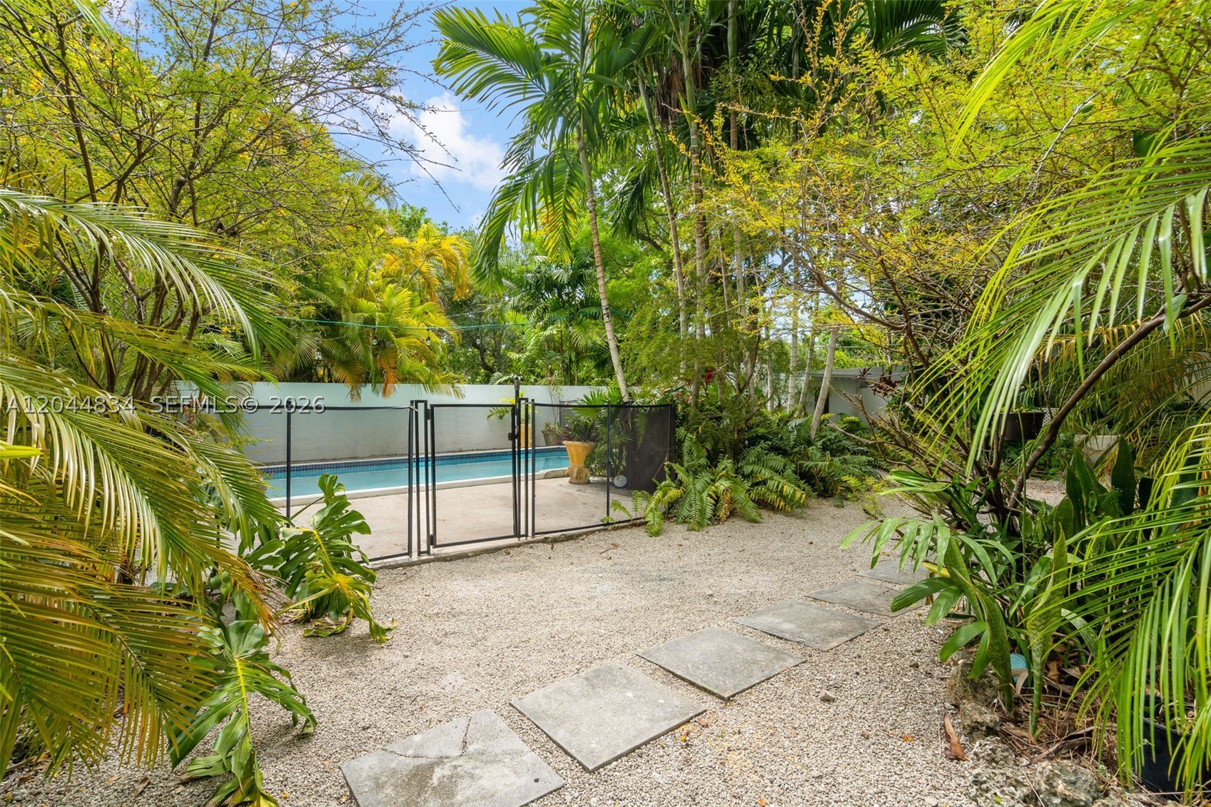 5390 Sunset Dr Miami, FL 33143