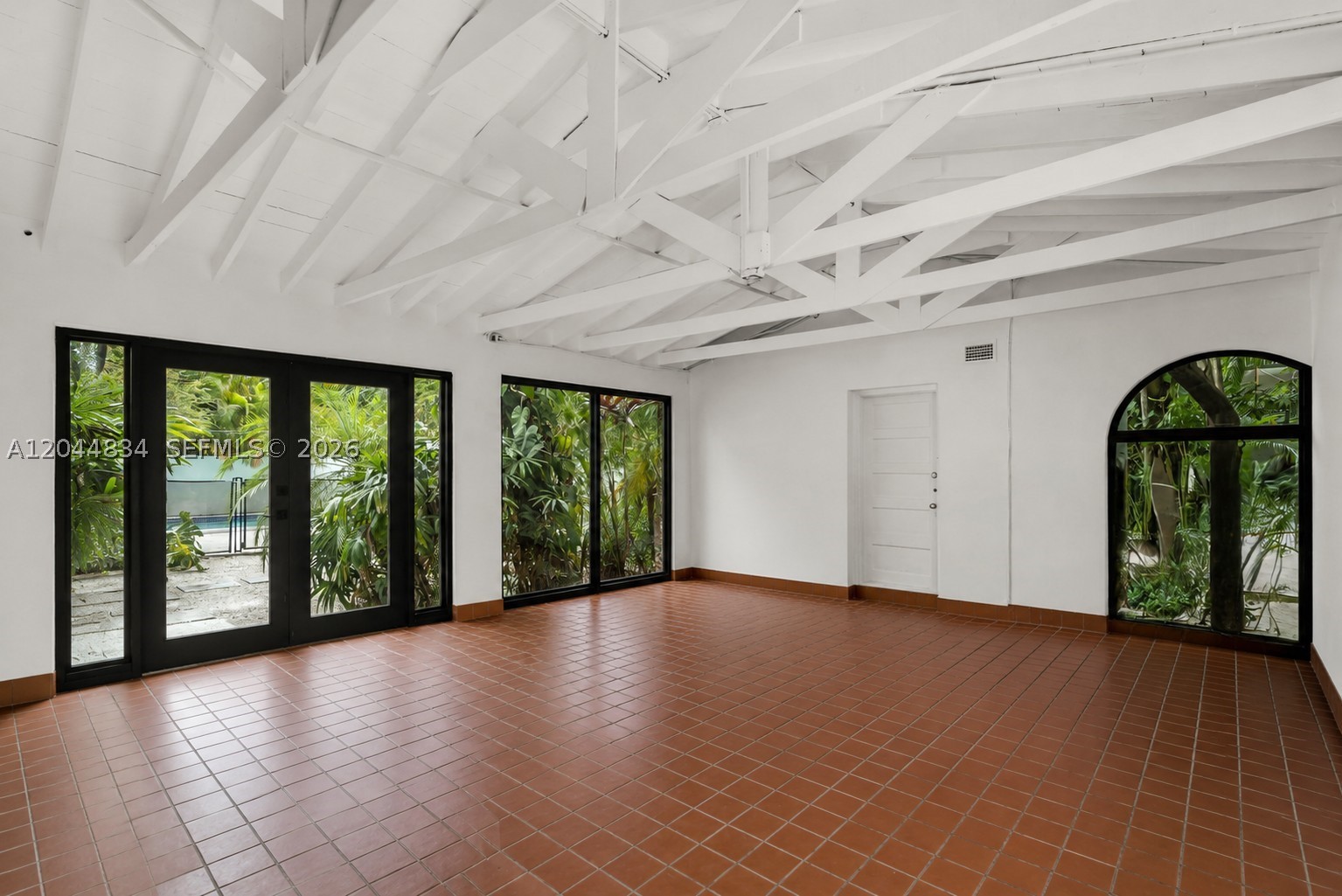 5390 Sunset Dr Miami, FL 33143