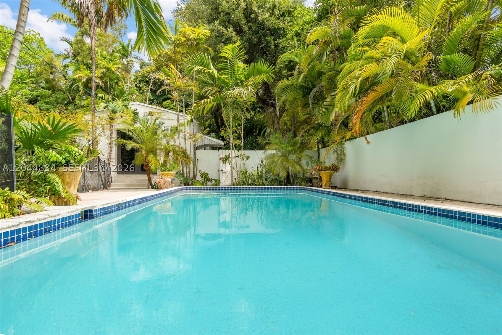 5390 Sunset Dr Miami, FL 33143