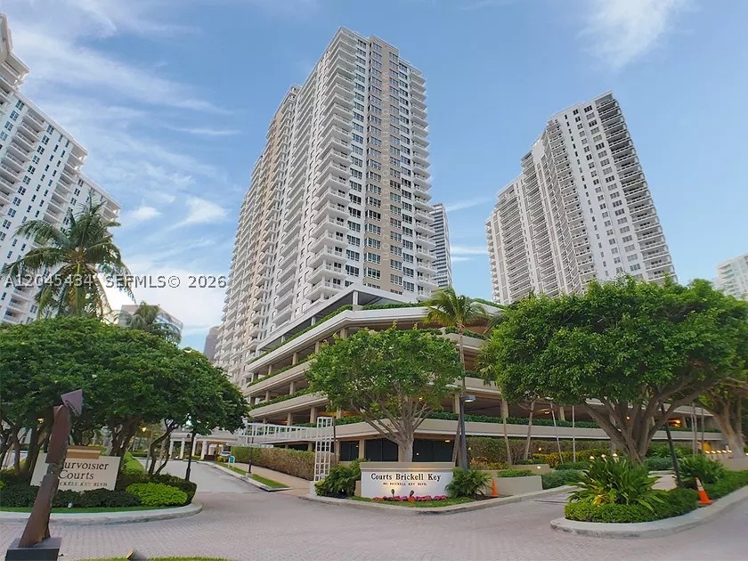 image Courts Brickell Key3