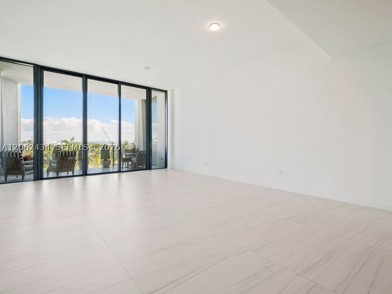 2811 S Bayshore Dr #5C Coconut Grove, FL 33133