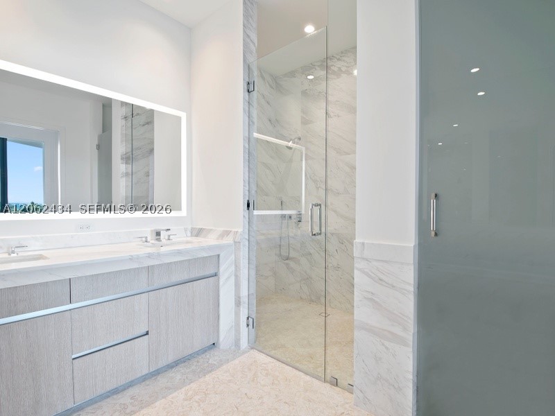 2811 S Bayshore Dr #5C Coconut Grove, FL 33133