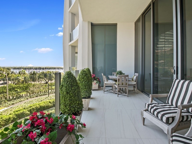 2811 S Bayshore Dr #5C Coconut Grove, FL 33133