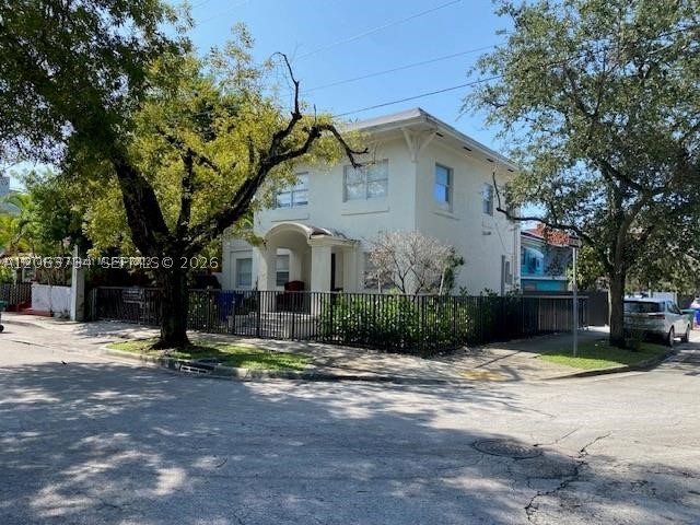 876 SW 2nd St
