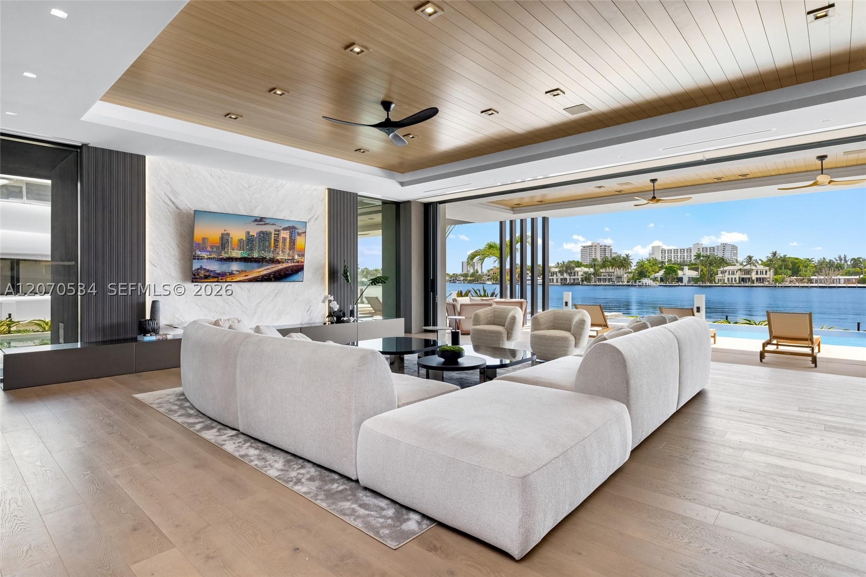 1400 W Lake Dr Fort Lauderdale, FL 33316