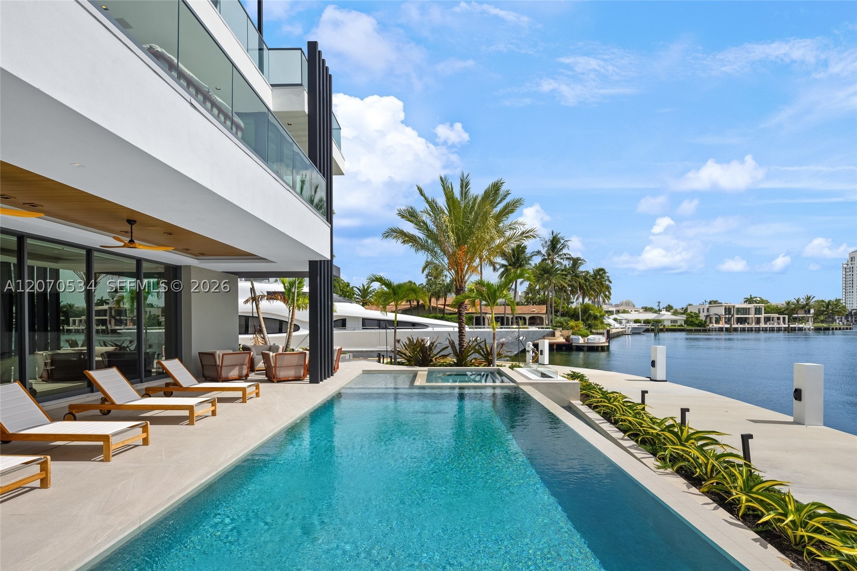 1400 W Lake Dr Fort Lauderdale, FL 33316