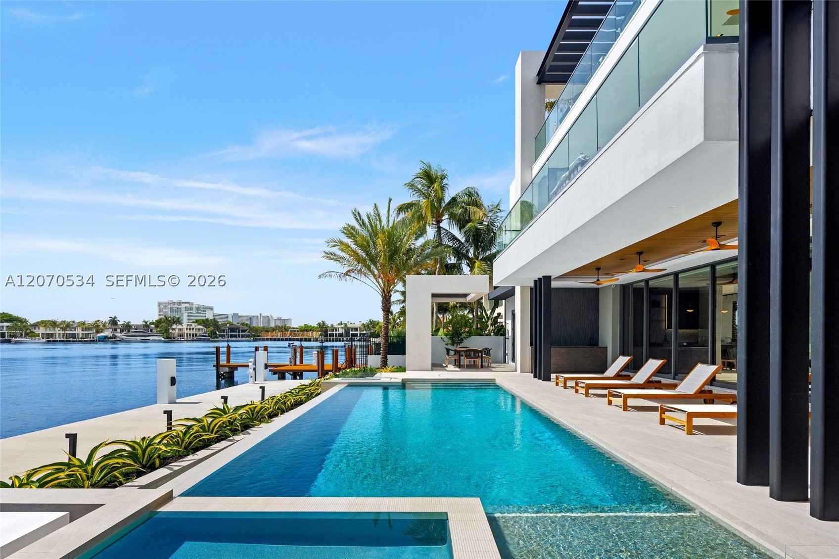 1400 W Lake Dr Fort Lauderdale, FL 33316