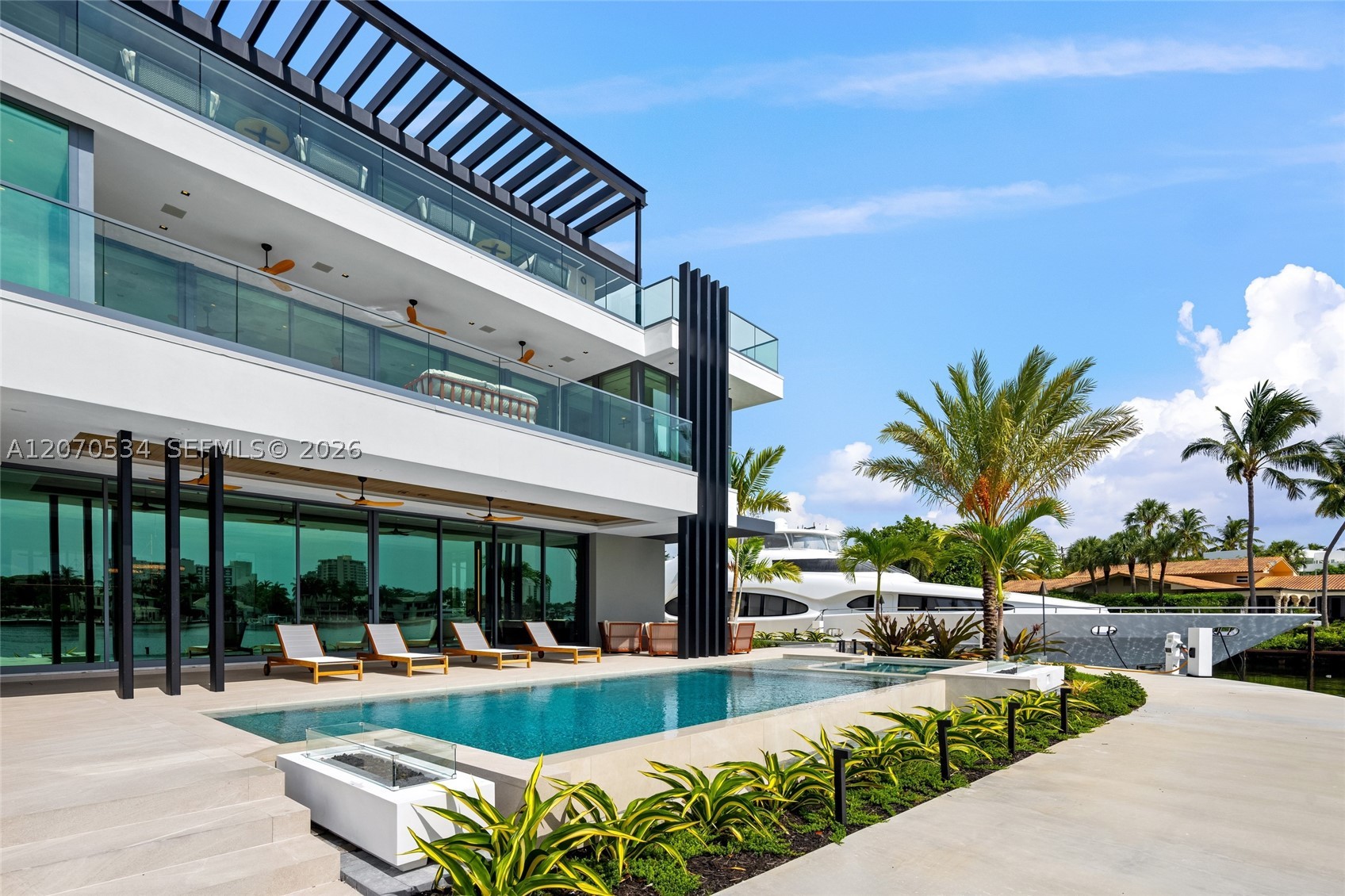 1400 W Lake Dr Fort Lauderdale, FL 33316