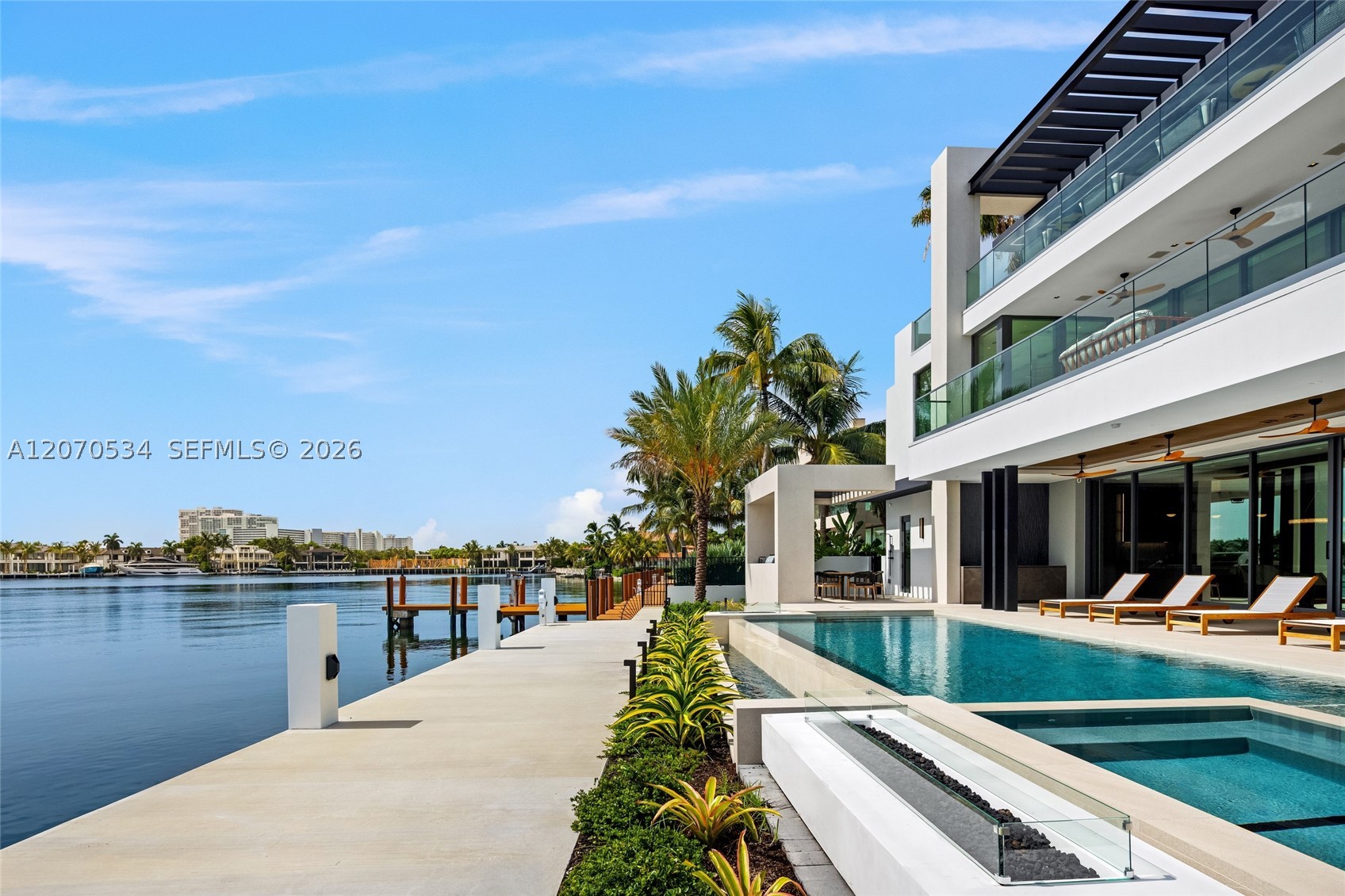 1400 W Lake Dr Fort Lauderdale, FL 33316