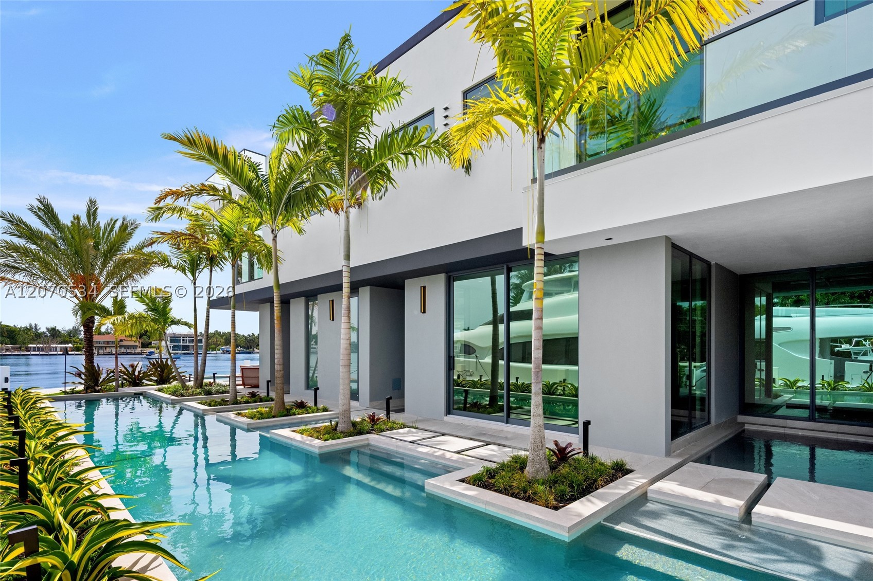 1400 W Lake Dr Fort Lauderdale, FL 33316