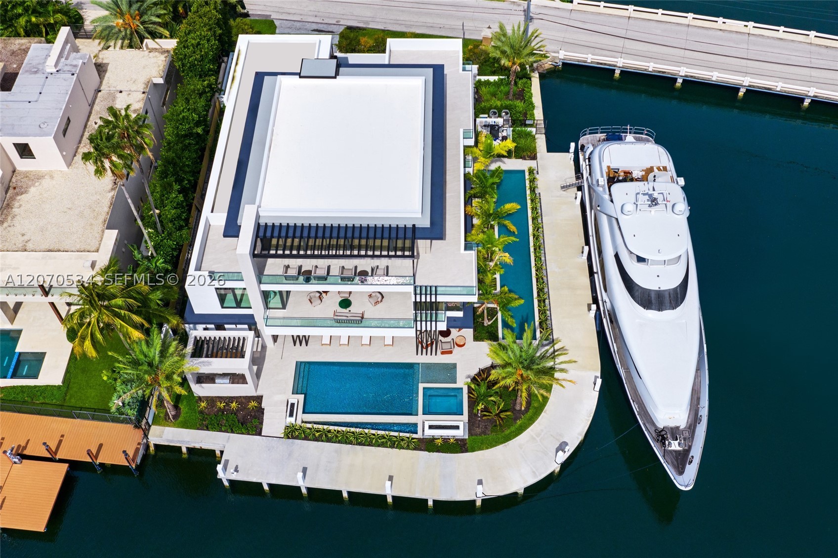 1400 W Lake Dr Fort Lauderdale, FL 33316