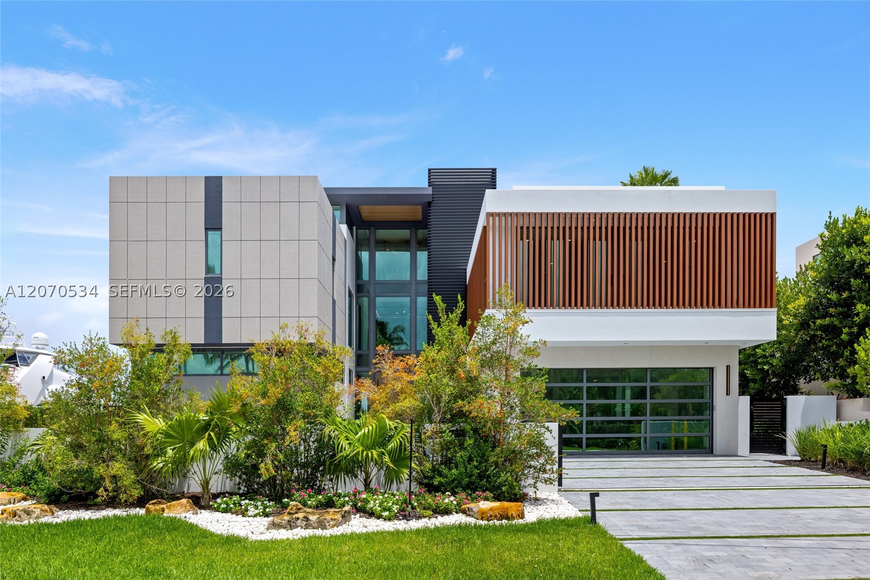 1400 W Lake Dr Fort Lauderdale, FL 33316