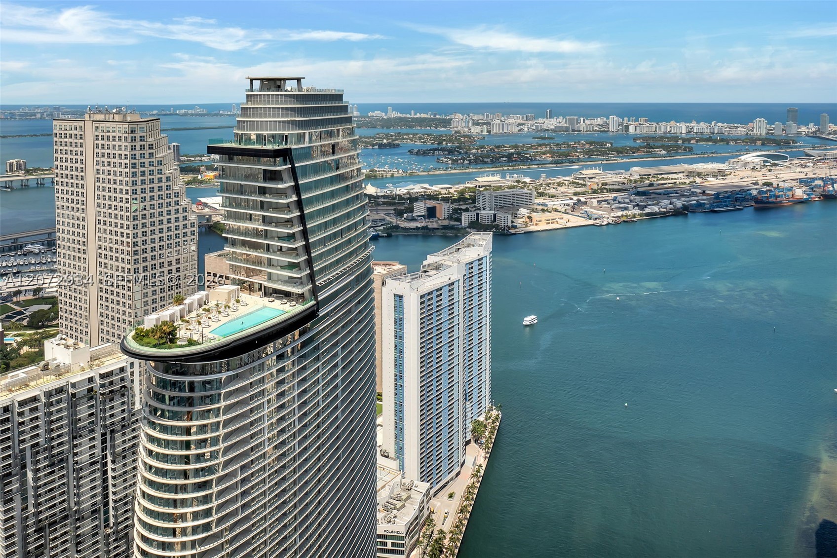 image Aston Martin Residences37