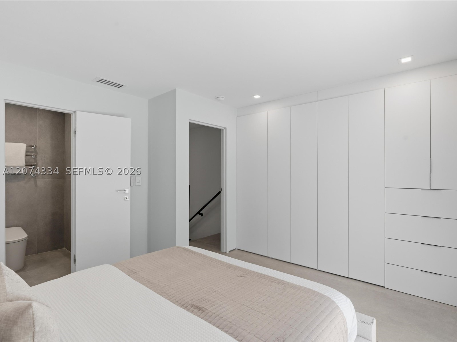 2945 Bridgeport Ave #E Coconut Grove, FL 33133