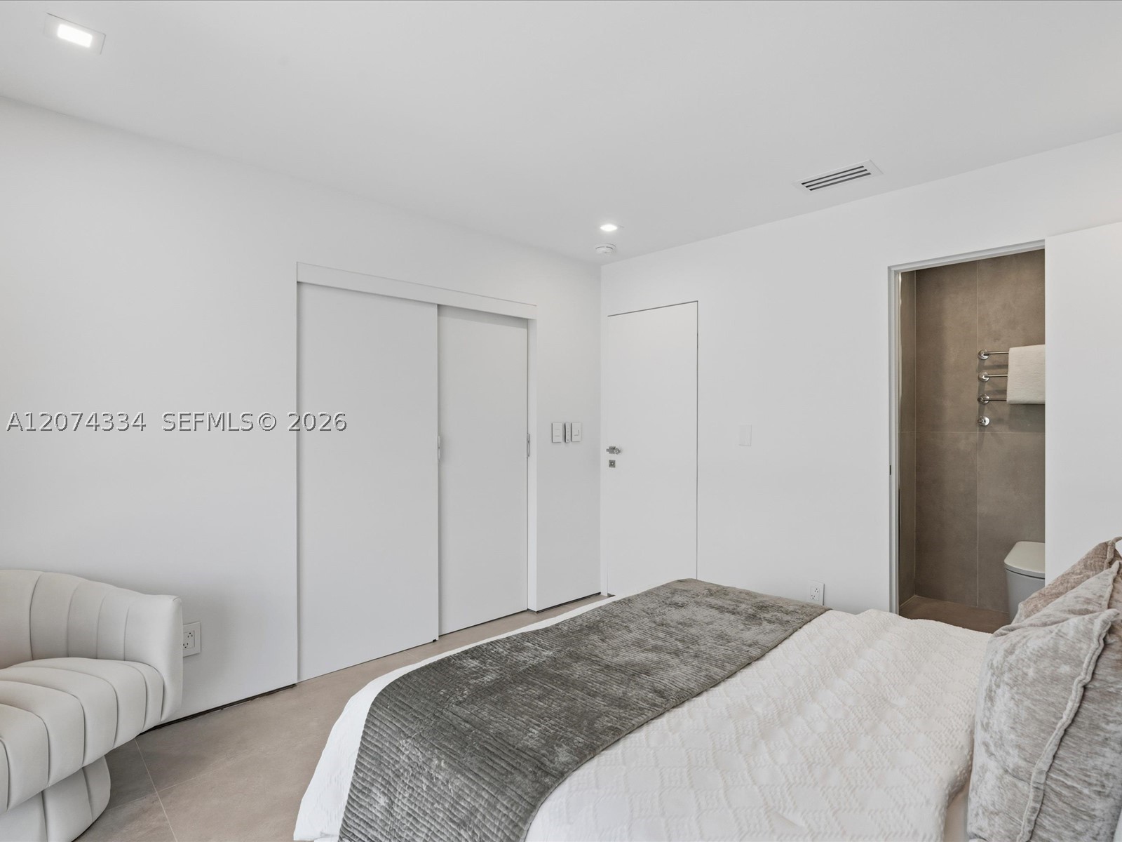 2945 Bridgeport Ave #E Coconut Grove, FL 33133