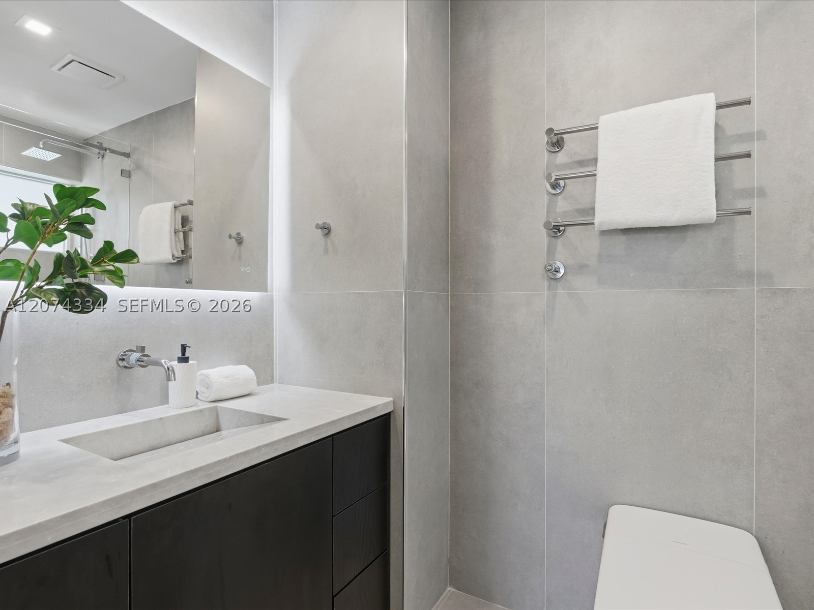 2945 Bridgeport Ave #E Coconut Grove, FL 33133