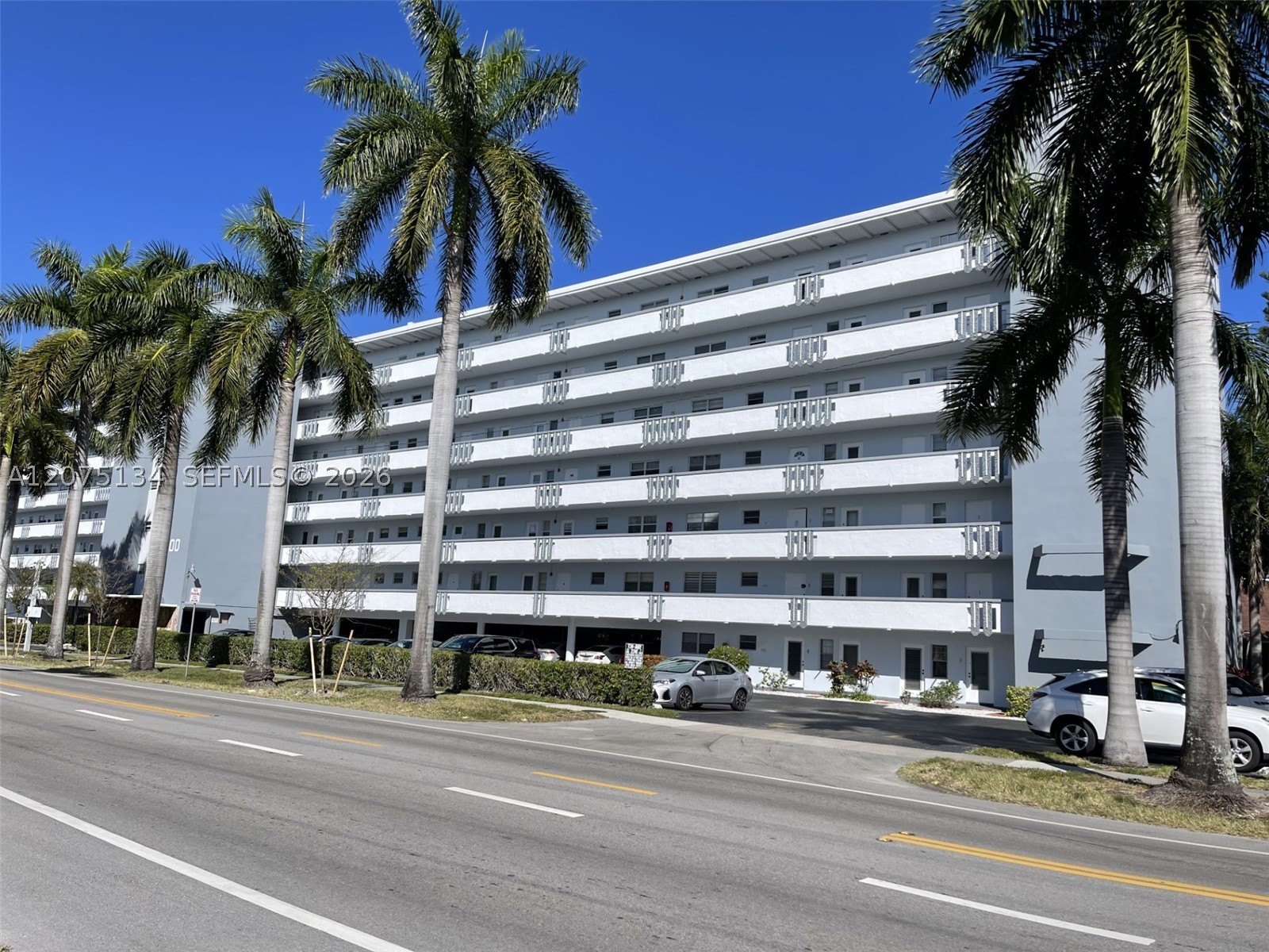 1000 NE 14th Ave #211