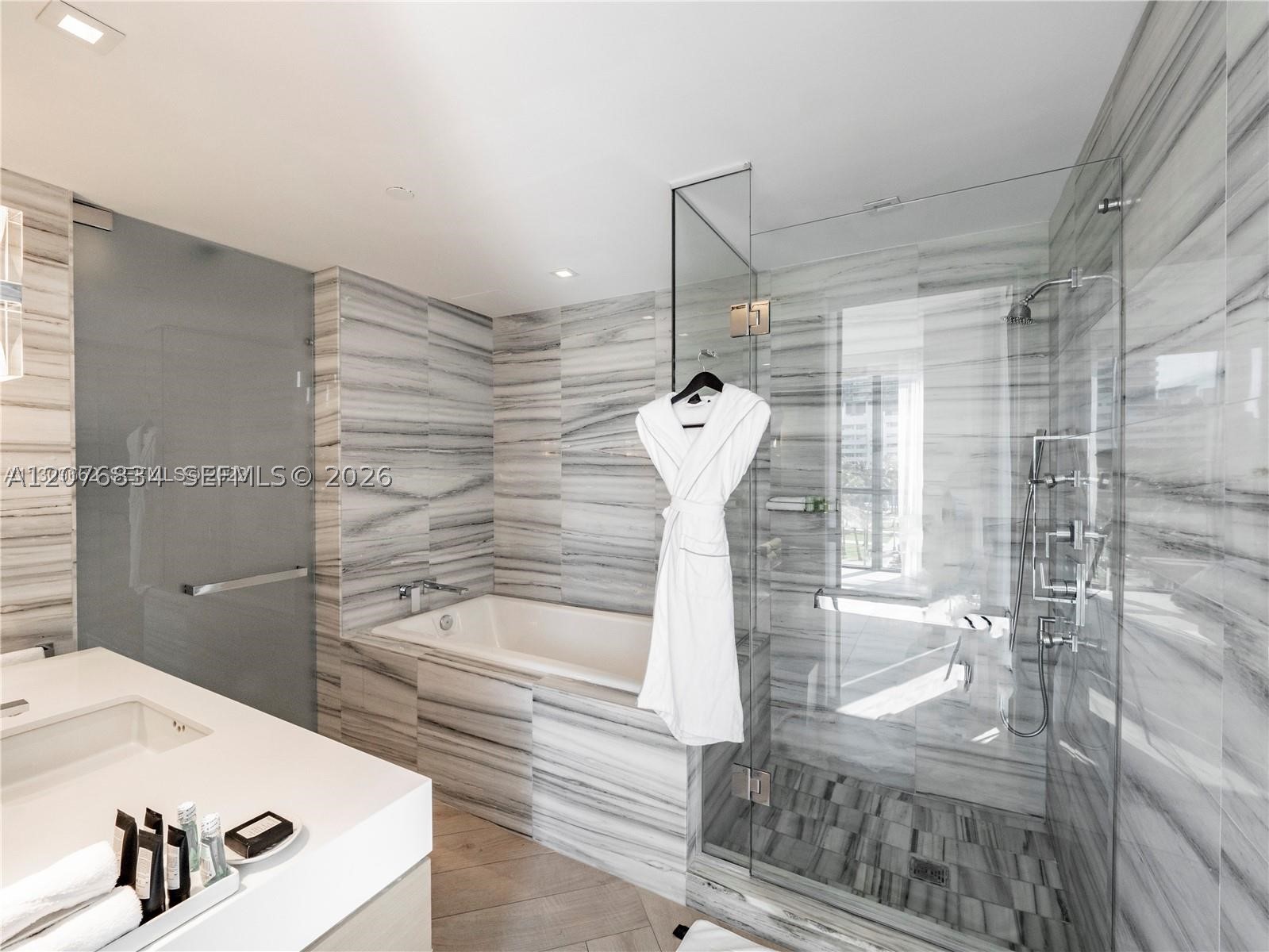 2201 Collins Ave #428 Miami Beach, FL 33139