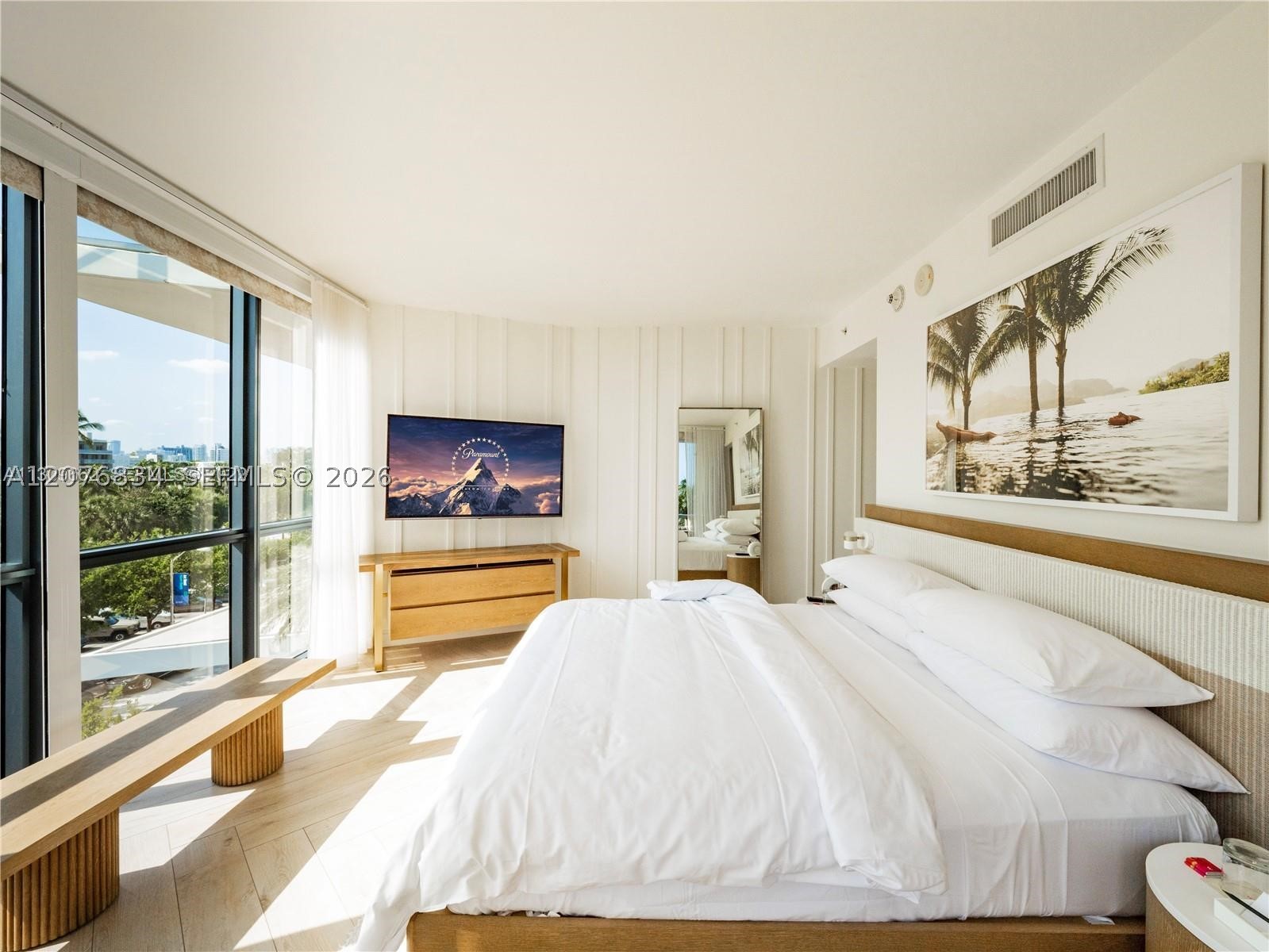 2201 Collins Ave #428 Miami Beach, FL 33139