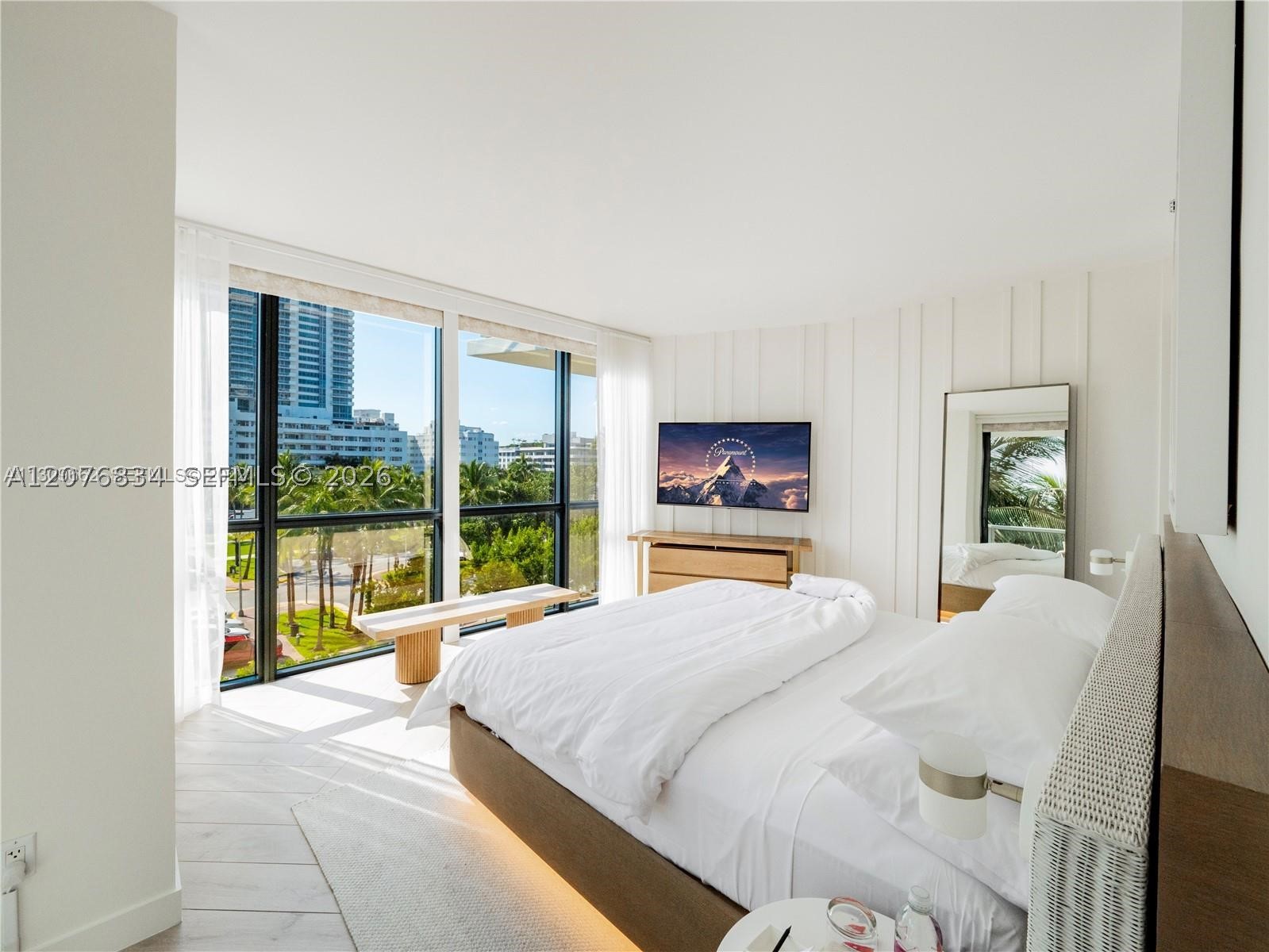 2201 Collins Ave #428 Miami Beach, FL 33139