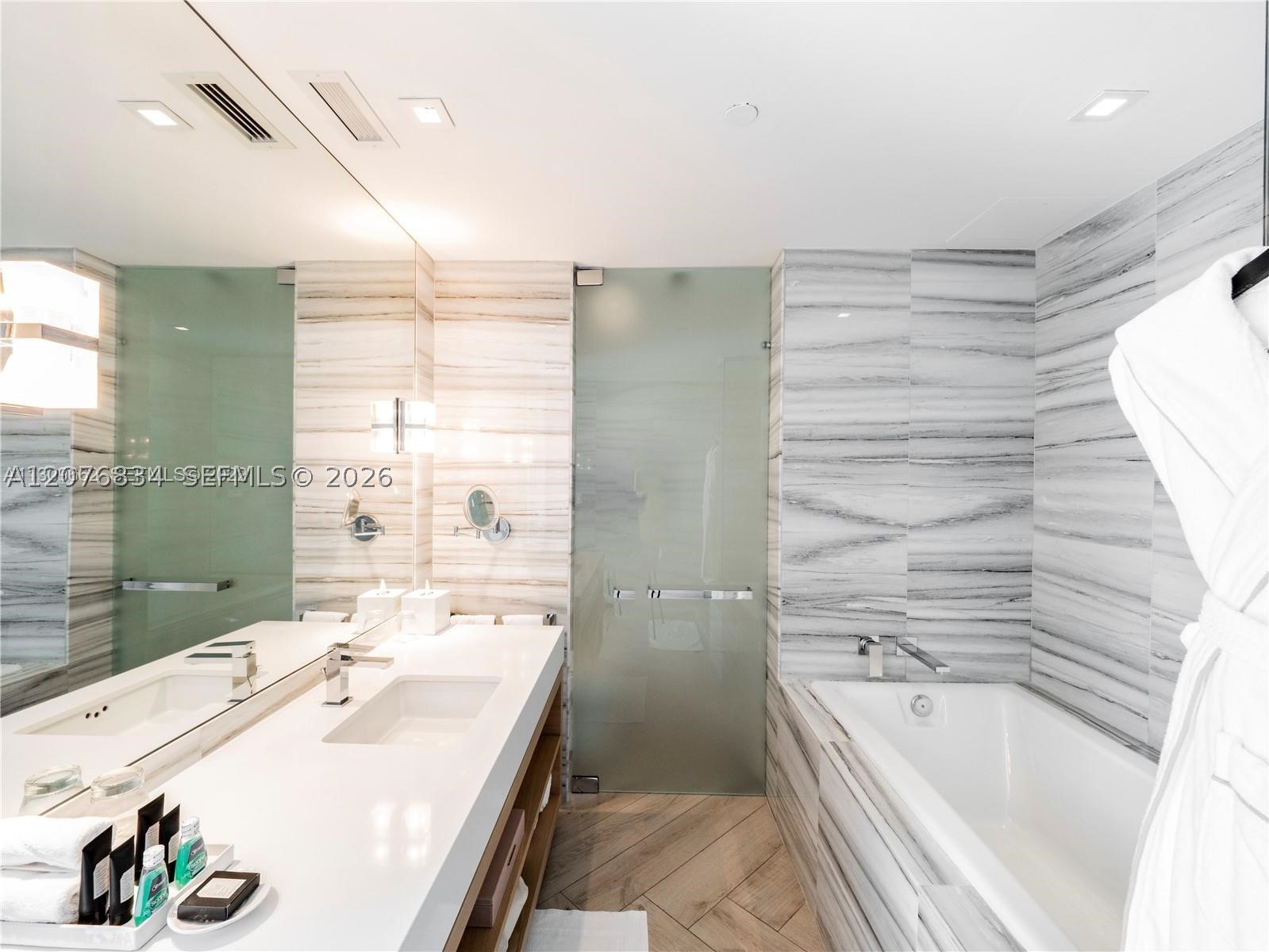 2201 Collins Ave #428 Miami Beach, FL 33139