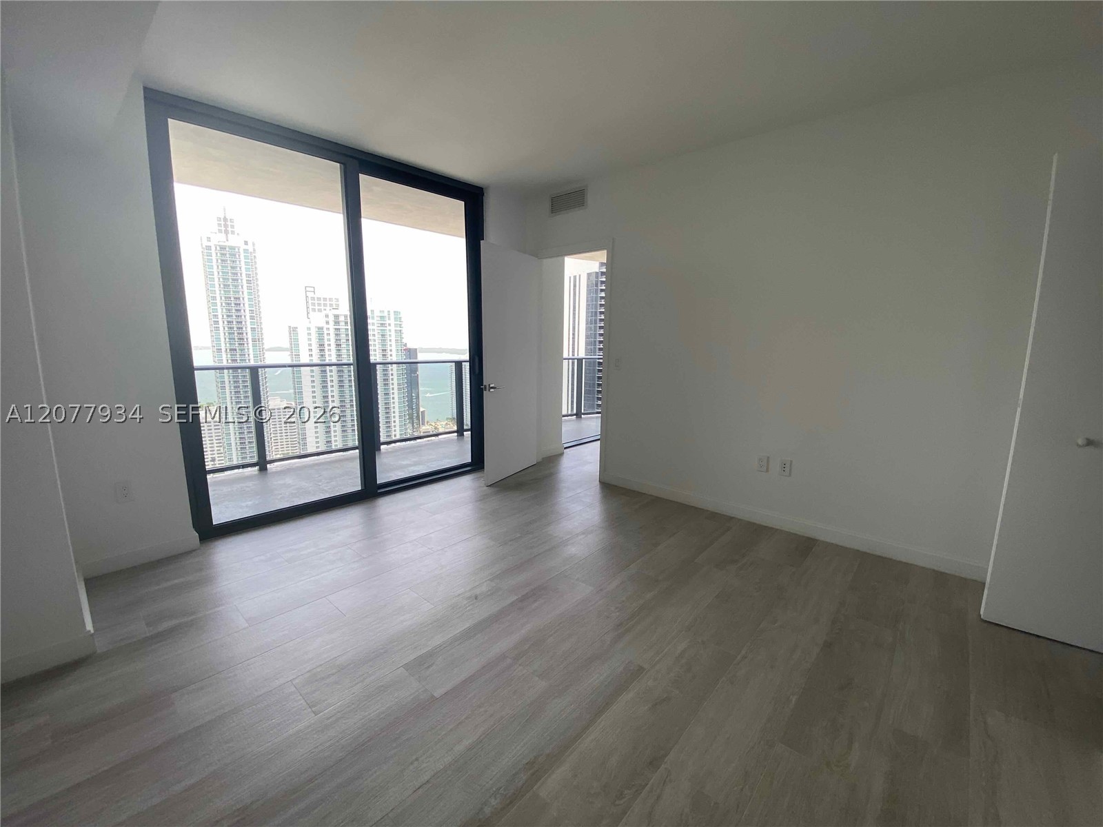 image Brickell Heights East37
