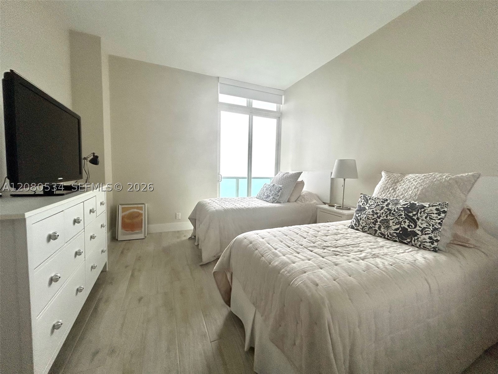 image Arlen House East22