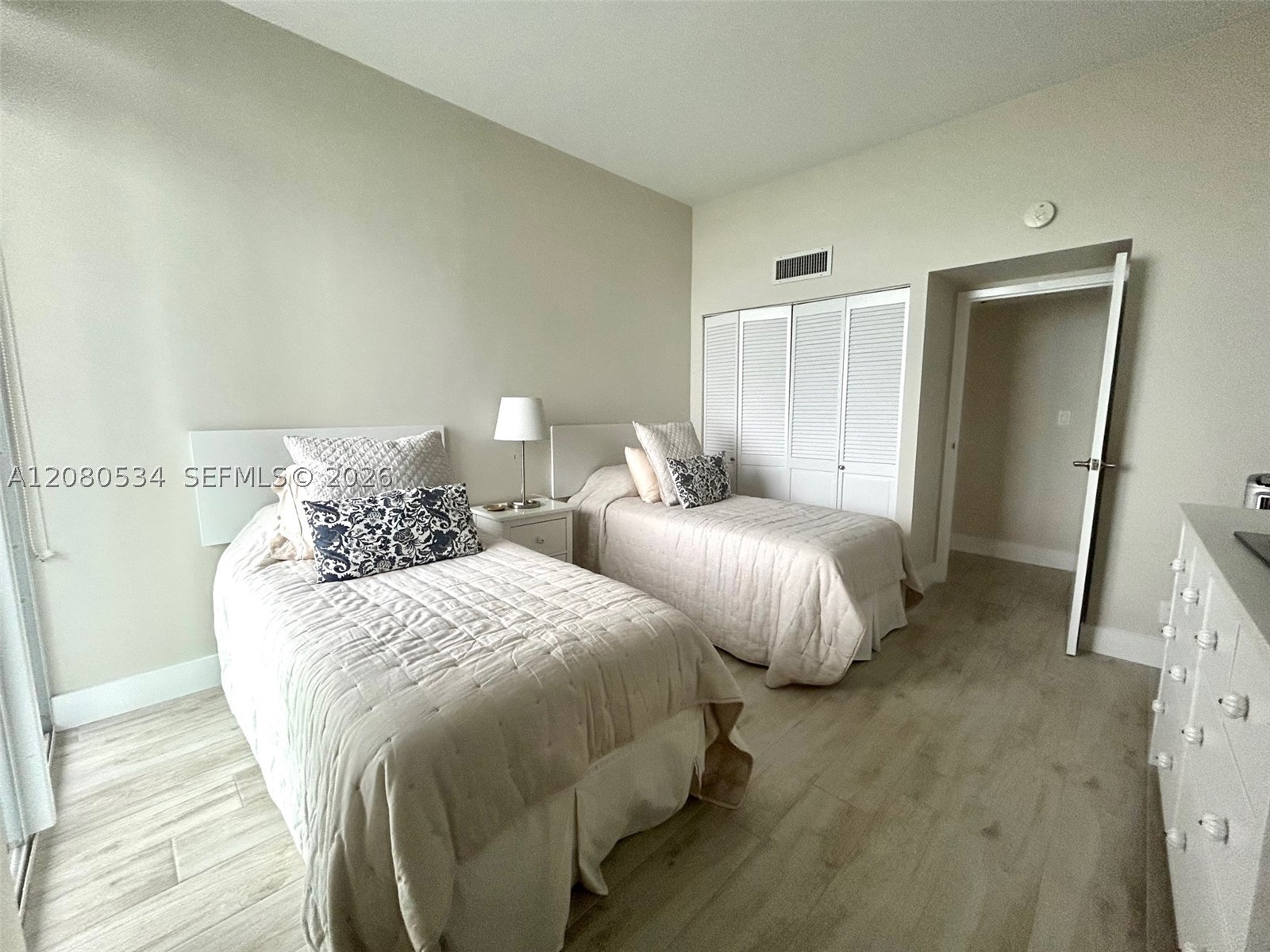 image Arlen House East23