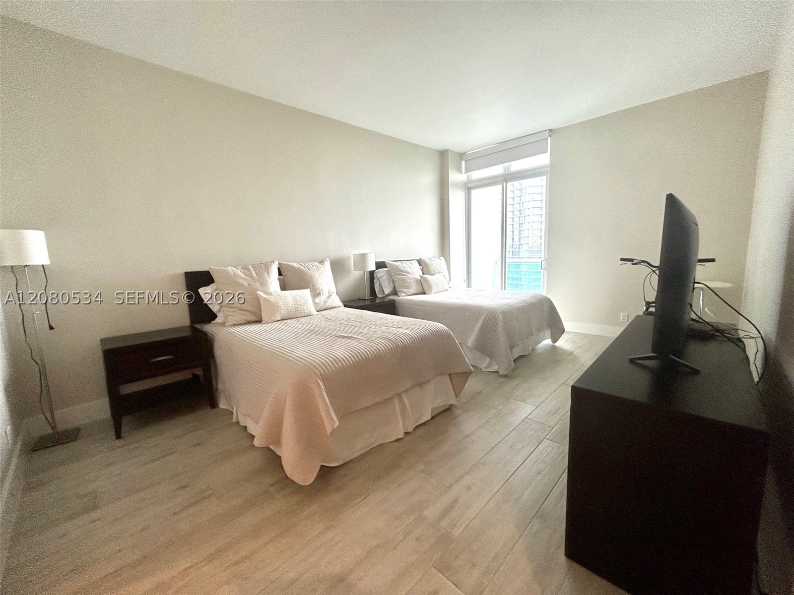 image Arlen House East25