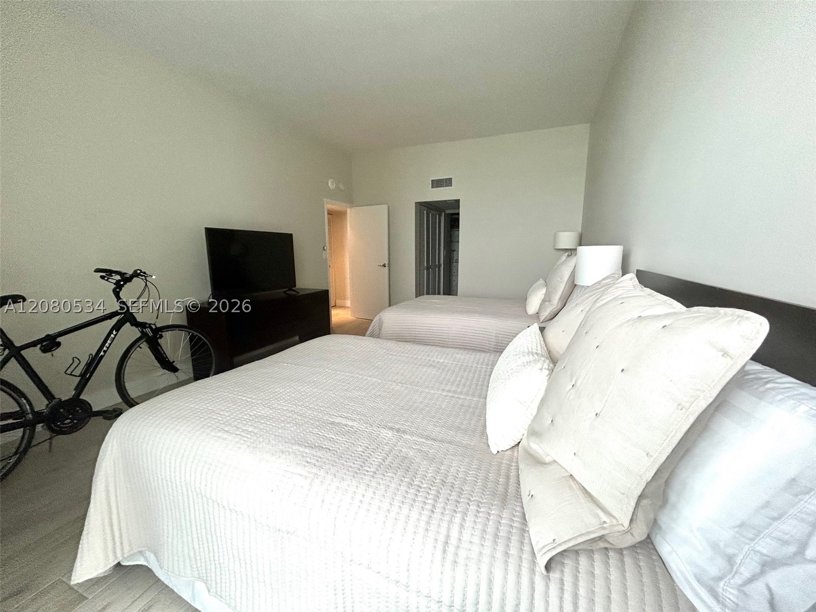 image Arlen House East30