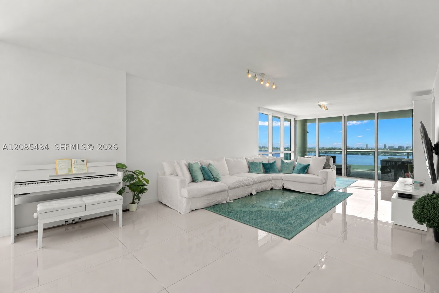 image Cielo on the Bay1