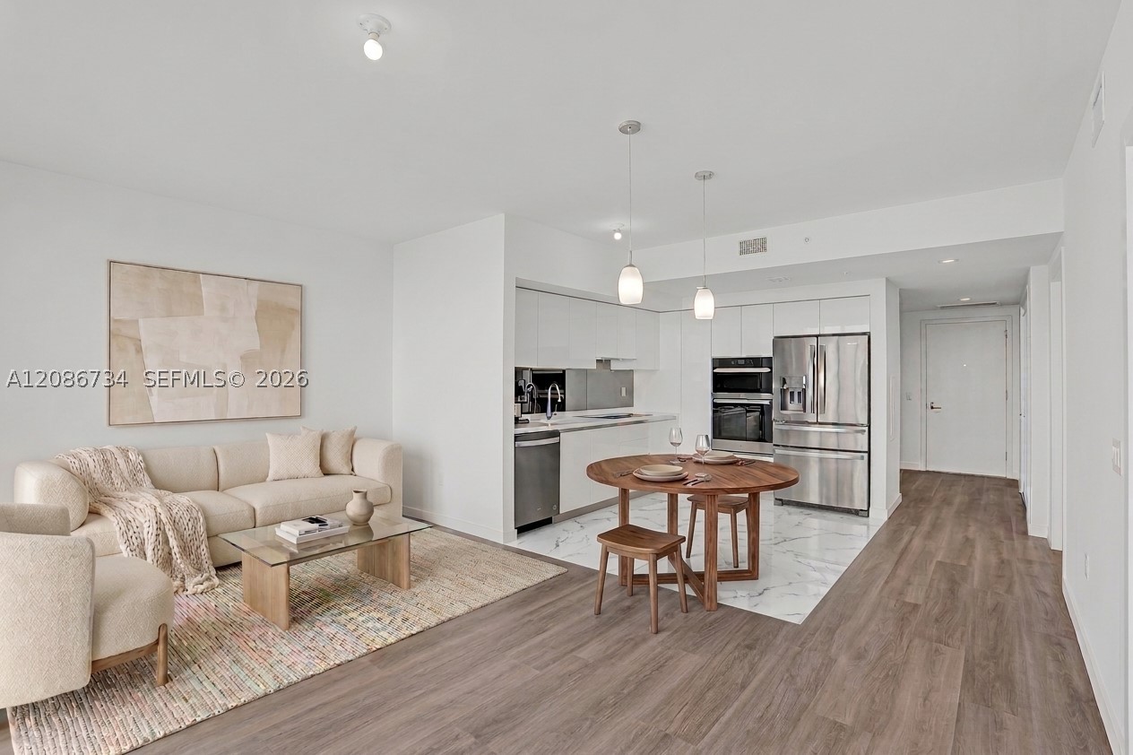 1170 E Hallandale #1003