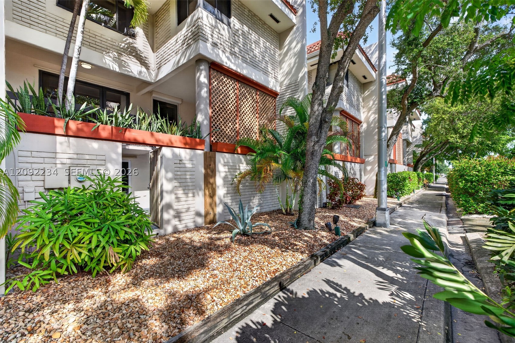 1401 NE 9th St #50