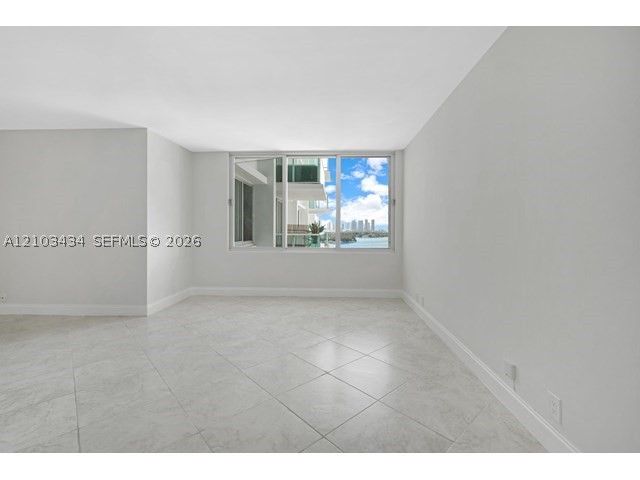 1000 West Ave #1121 Miami Beach, FL 33139