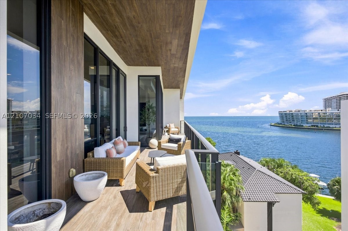 3581 E Glencoe St #605 Coconut Grove, FL 33133