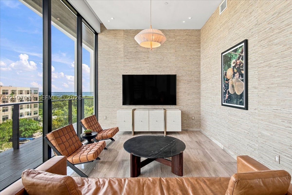 3581 E Glencoe St #605 Coconut Grove, FL 33133