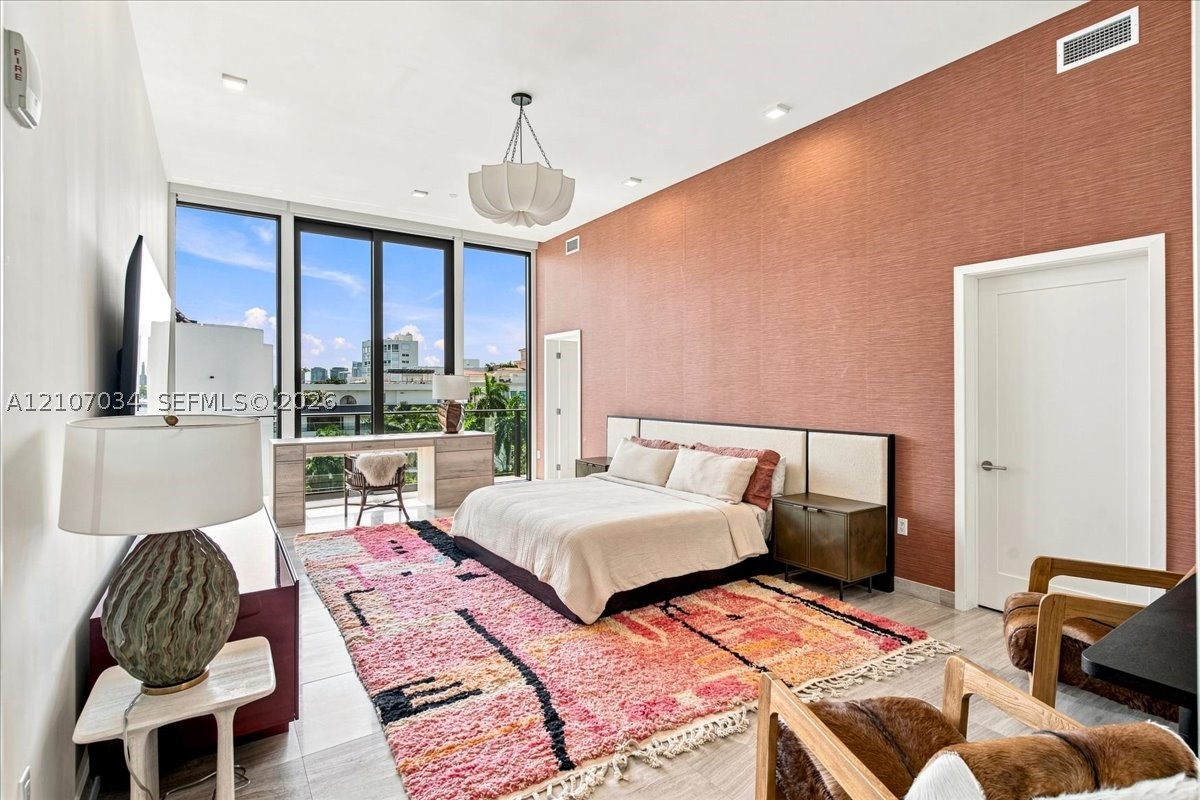 3581 E Glencoe St #605 Coconut Grove, FL 33133