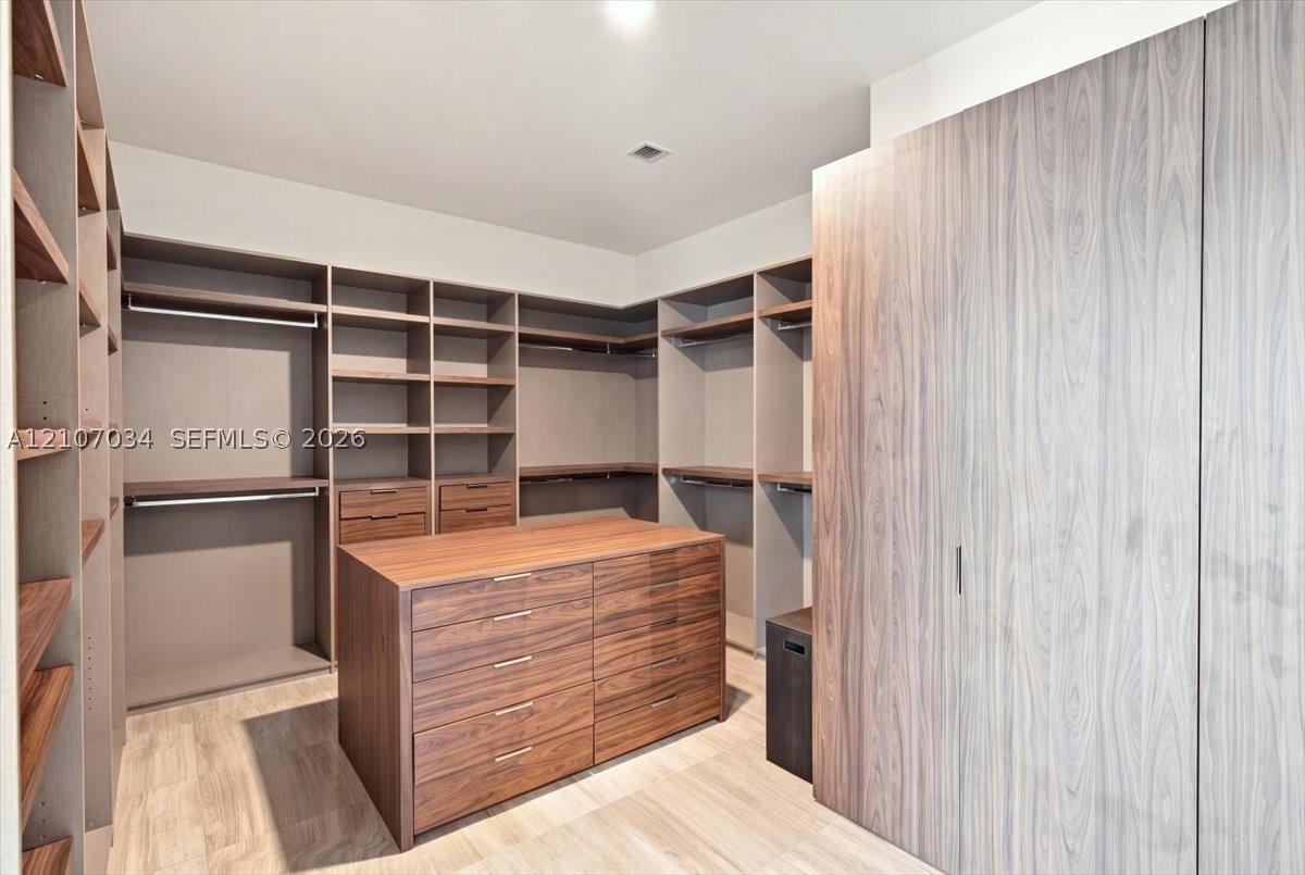 3581 E Glencoe St #605 Coconut Grove, FL 33133